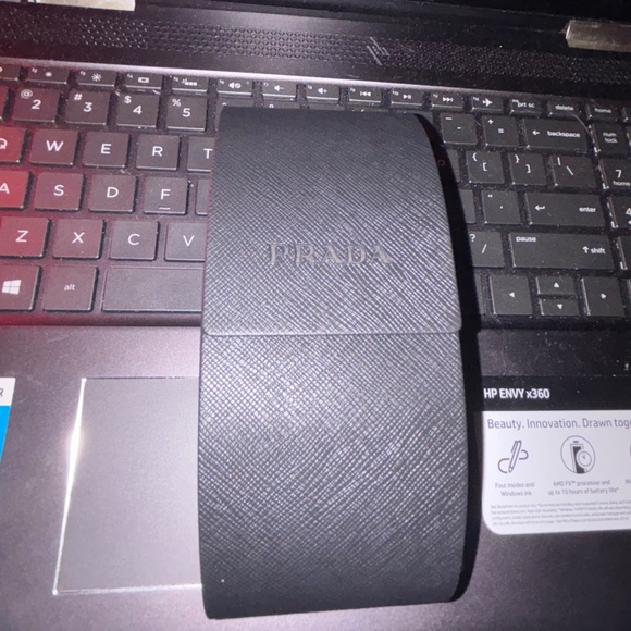 Red Prada sunglasses with serial number - Picture 4 of 5